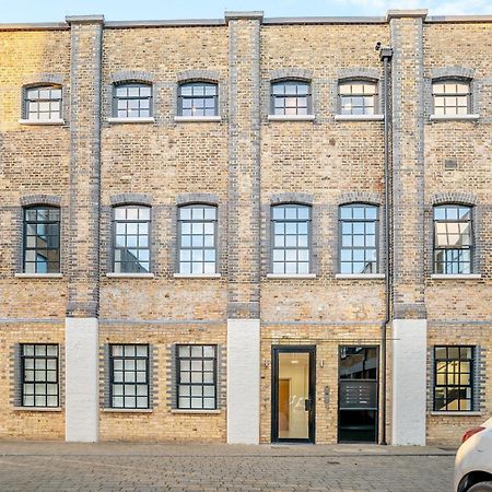 Palace Wharf Apartments Лондон Экстерьер фото