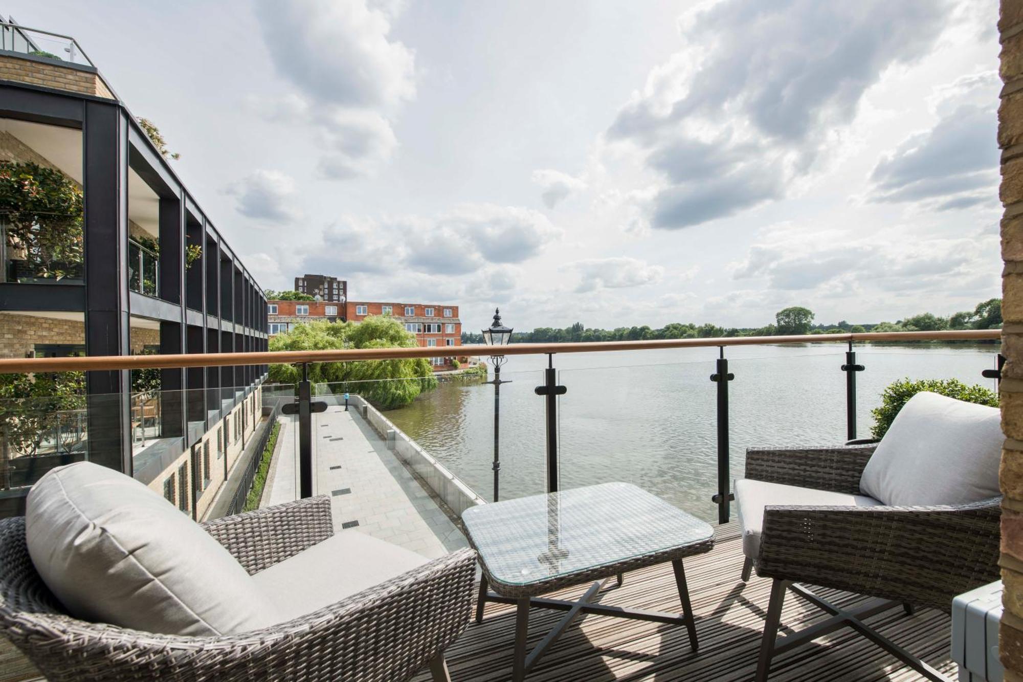 Palace Wharf Apartments Лондон Экстерьер фото
