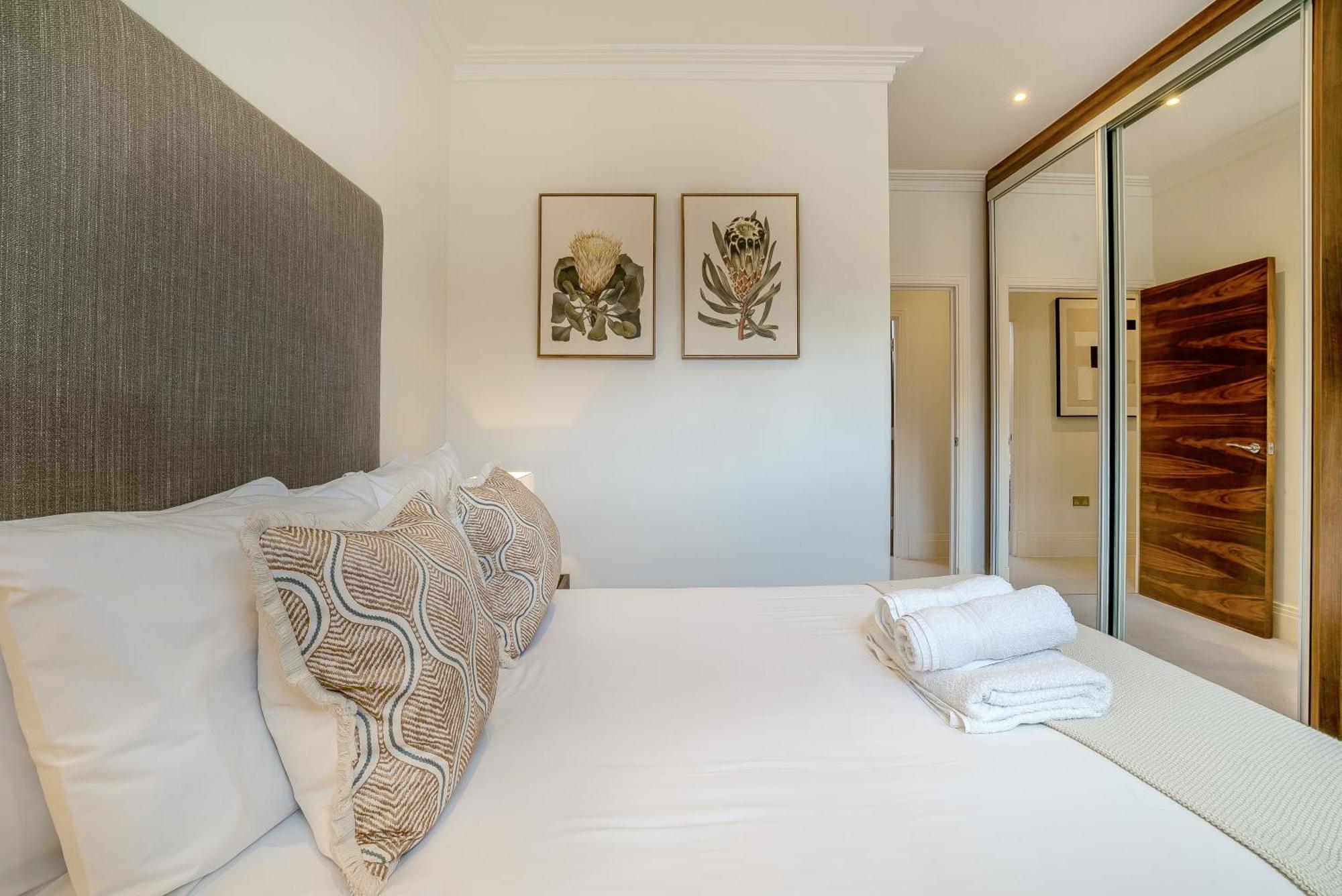 Palace Wharf Apartments Лондон Экстерьер фото